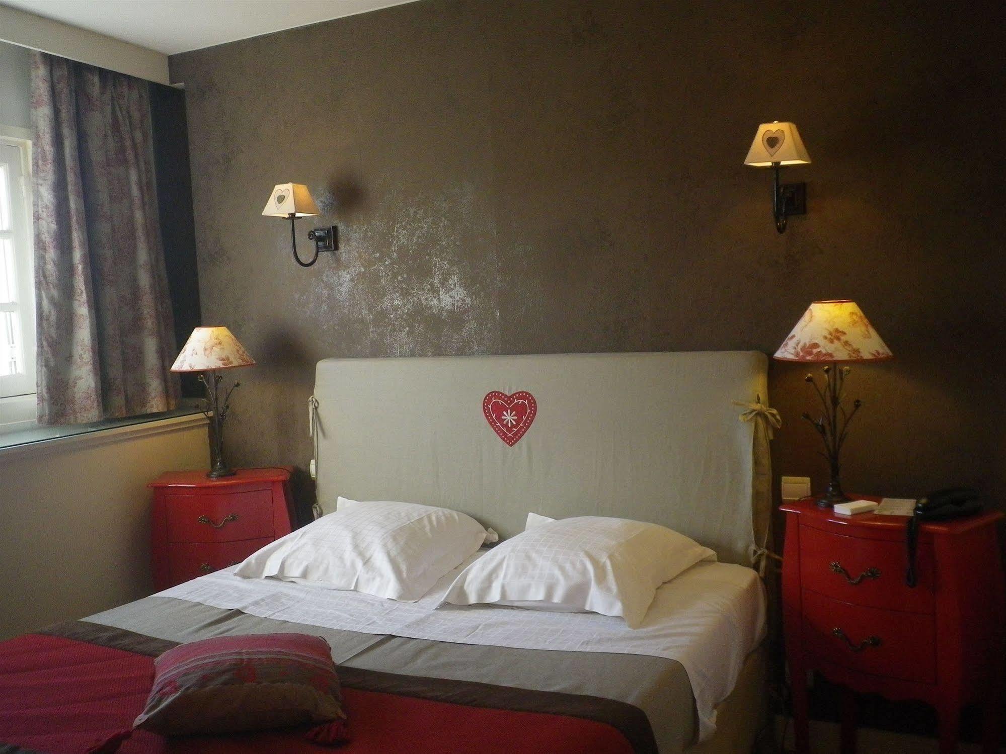Hotel-Restaurant Ricordeau Loué エクステリア 写真