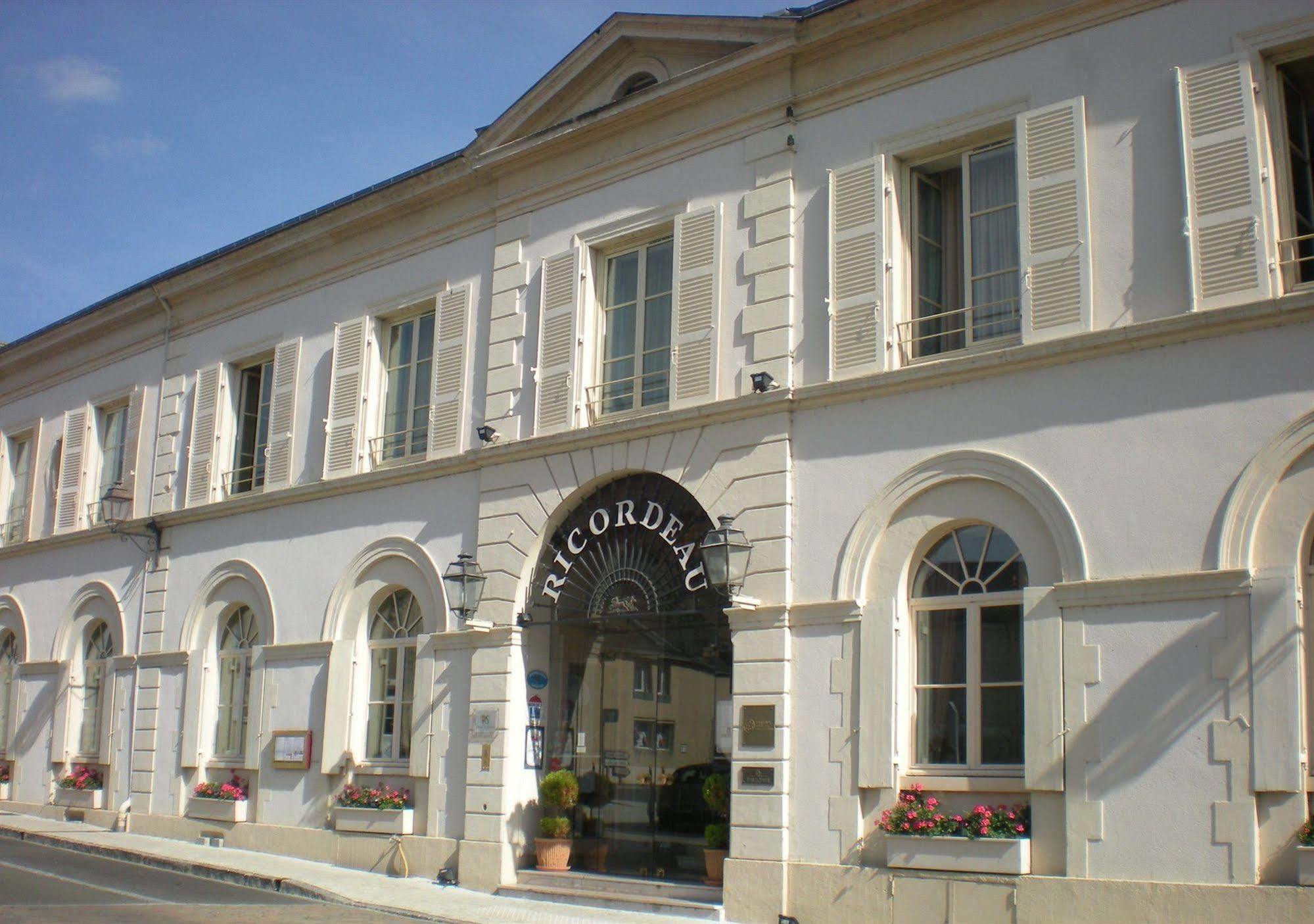 Hotel-Restaurant Ricordeau Loué エクステリア 写真